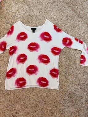 Lane Bryant 18/20 crew/off shoulder -Lip Print Lightweight Sweater Top